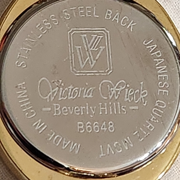 Ladies Victoria Wieck Oval Pave Crystals Gold Tone Chain Bracelet Watch - Picture 3 of 7